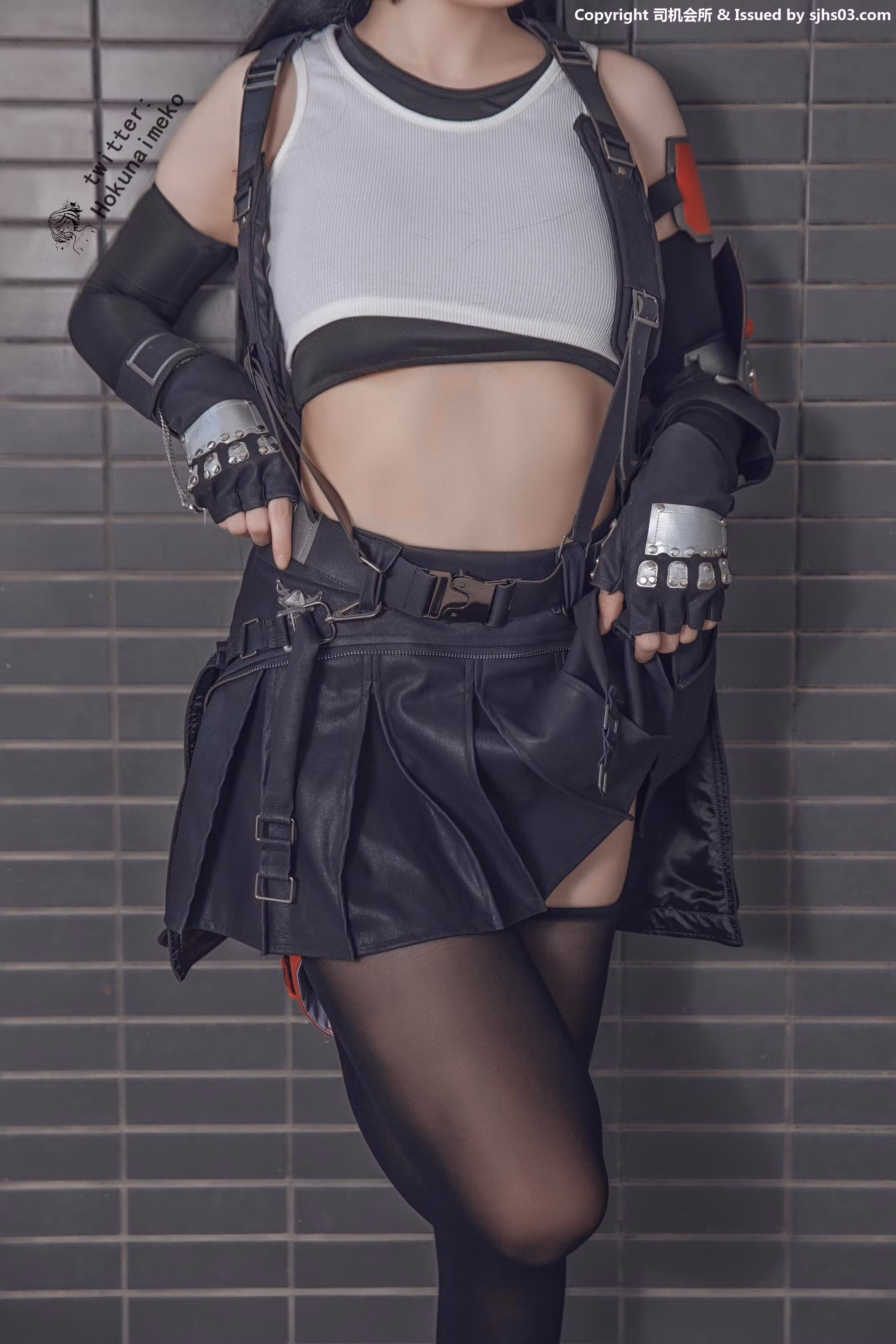 动漫Coser展现黑丝诱惑美女与粉嫩身姿